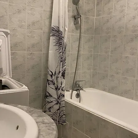 Avec Parking Privé à Balaruc-les-bains, Proche Stade - Fr-1-553-314 *