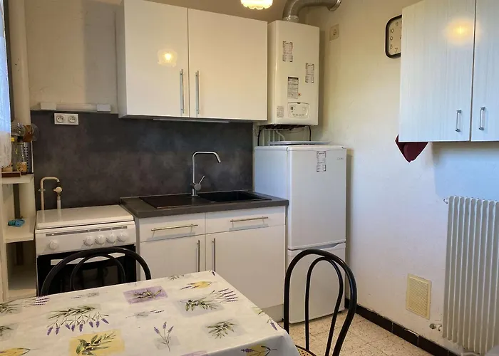 Avec Parking Privé à Balaruc-les-bains, Proche Stade - Fr-1-553-314