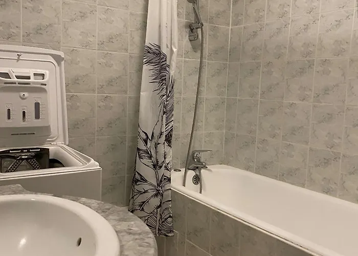 Avec Parking Privé à Balaruc-les-bains, Proche Stade - Fr-1-553-314 *